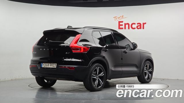 Volvo XC40 B4 R-Design — пробег 158 120 км — фото 2 из 5
