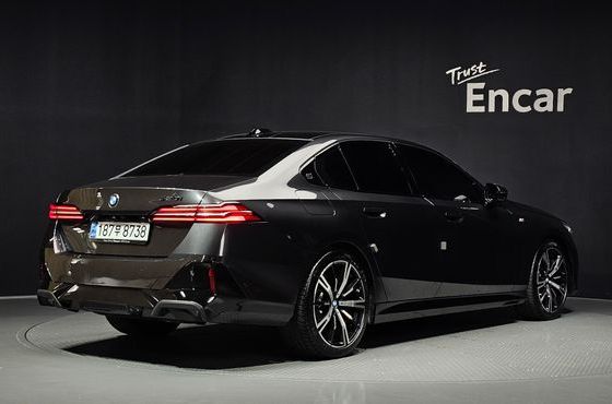 BMW 5-Series 520i M Sport — пробег 24 710 км — фото 2 из 5