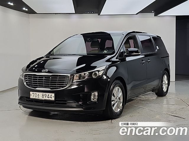 Kia Carnival 11-seater Deluxe — пробег 146 000 км — фото 1 из 5