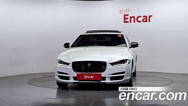 Jaguar XE 20d Prestige — пробег 76 126 км — фото 3 из 5