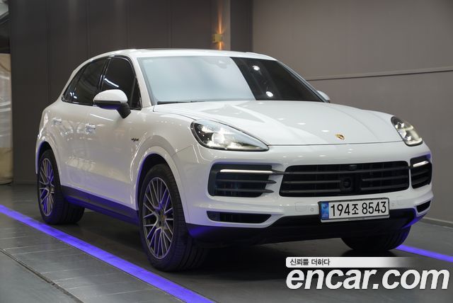Porsche Cayenne 3.0 E-Hybrid — пробег 17 063 км — фото 1 из 5