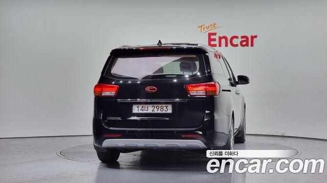 Kia Carnival из Кореи Encar