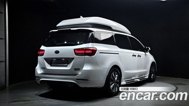 Kia Carnival 11-seater Hi-Limousine Prestige — пробег 97 412 км — фото 2 из 5