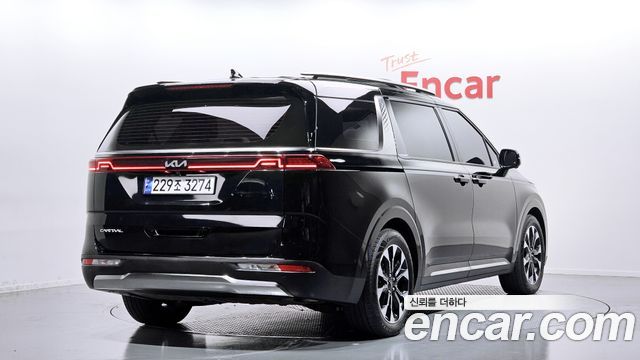 Kia Carnival 9-Seater Signature — пробег 71 362 км — фото 2 из 5