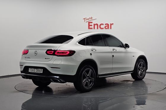 Mercedes-Benz GLC-Class GLC300e 4MATIC Coupe — пробег 49 540 км — фото 2 из 5