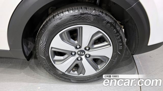 Kia Niro Prestige — пробег 171 342 км — фото 5 из 5