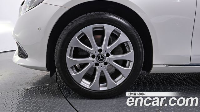 Mercedes-Benz E-Class E300 4MATIC EX Intelligent Drive — пробег 54 340 км — фото 5 из 5