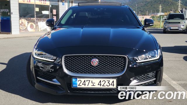 Jaguar XE 20d R-Sport — пробег 99 400 км — фото 2 из 5