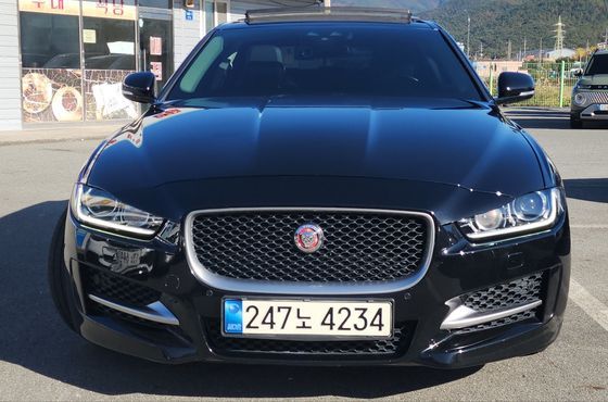 Jaguar XE 20d R-Sport — пробег 99 400 км — фото 2 из 5