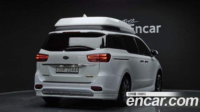 Kia Carnival 7-Seater Hi-Limousine VIP — пробег 100 065 км — фото 2 из 5