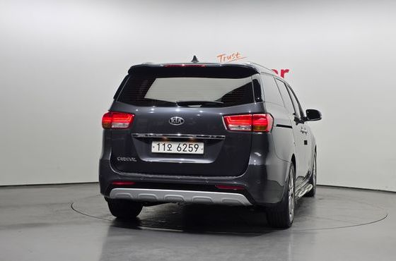 Kia Carnival 9-seater Prestige — пробег 126 900 км — фото 4 из 5