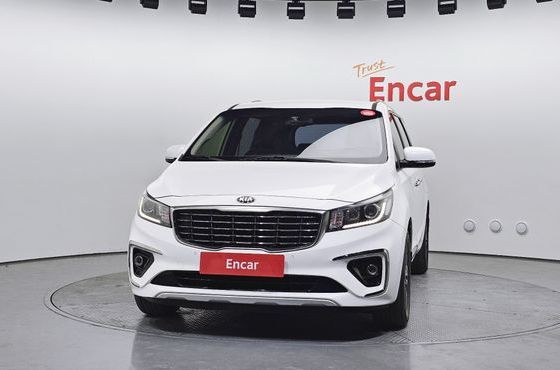Kia Carnival 9-Seater Luxury — пробег 176 153 км — фото 3 из 5
