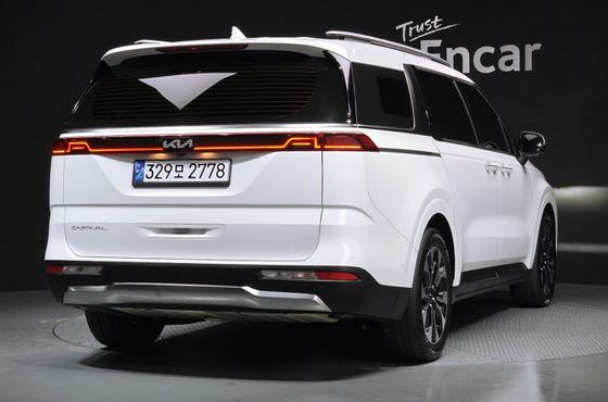 Kia Carnival 9-Seater Signature — пробег 107 190 км — фото 2 из 5