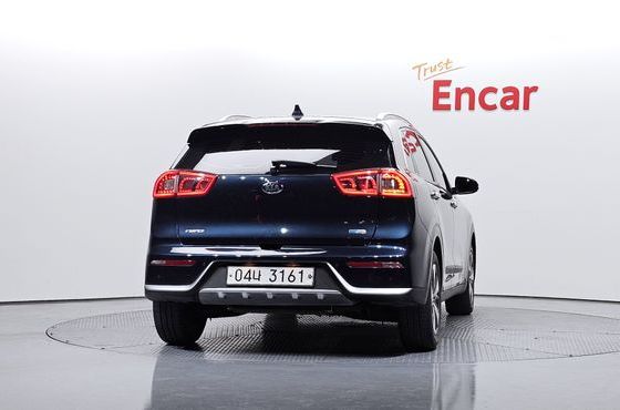 Kia Niro Prestige — пробег 111 907 км — фото 4 из 5