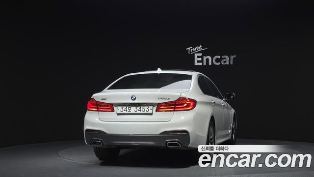 BMW 5-Series 520d xDrive M Sport Package — пробег 90 586 км — фото 4 из 5