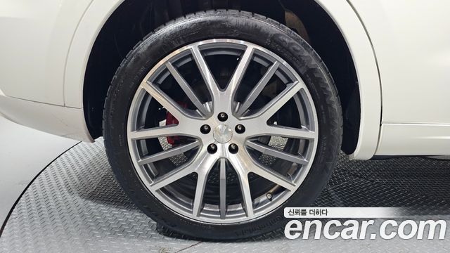 Maserati Levante из Кореи Encar