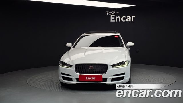 Jaguar XE 20d Prestige — пробег 81 523 км — фото 3 из 5