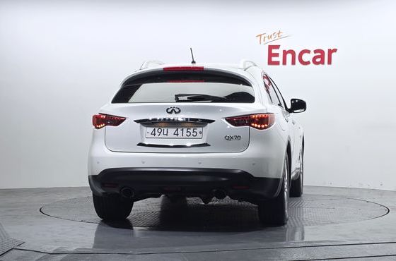 Infiniti QX70 3.0d AWD — пробег 106 139 км — фото 4 из 5