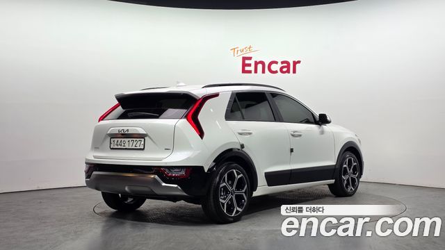 Kia Niro Signature — пробег 1 914 км — фото 2 из 5