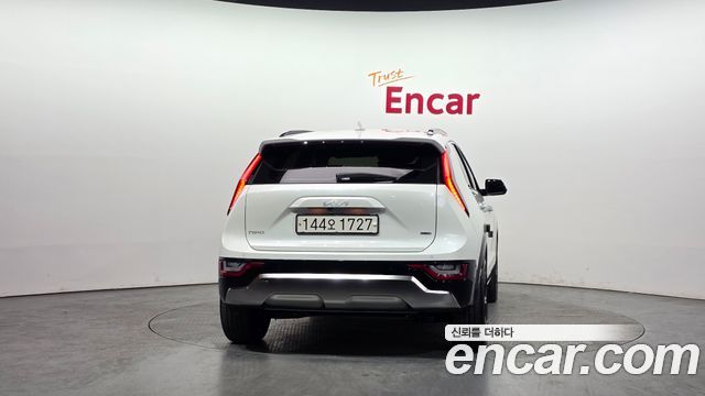 Kia Niro Signature — пробег 1 914 км — фото 4 из 5