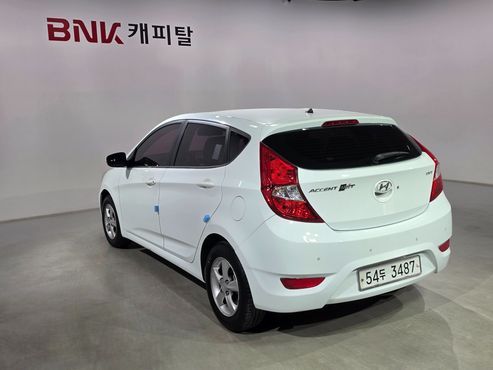 Hyundai Accent 1.4 VVT Premier — пробег 176 660 км — фото 4 из 5