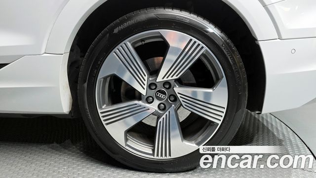 Audi e-tron 55 Quattro Sportback — пробег 94 182 км — фото 5 из 5