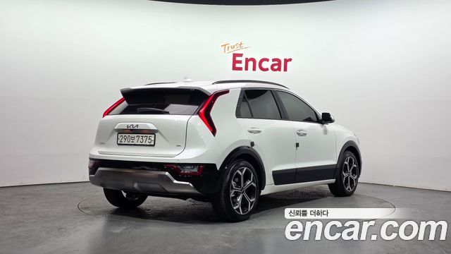 Kia Niro Signature — пробег 3 556 км — фото 2 из 5