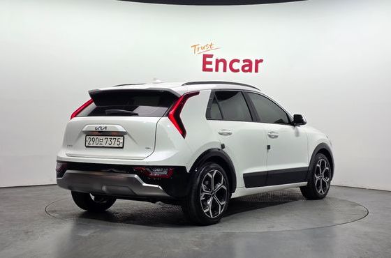 Kia Niro Signature — пробег 3 556 км — фото 2 из 5
