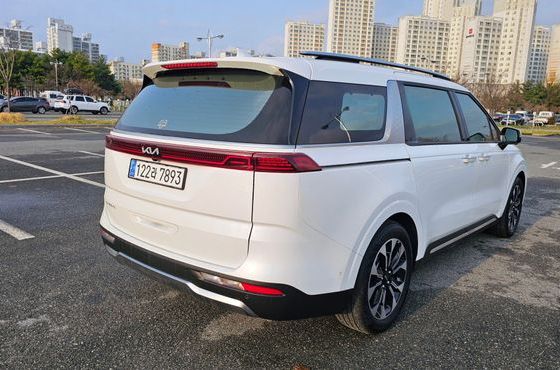 Kia Carnival Gasoline 7-Seater Signature — пробег 43 081 км — фото 2 из 5