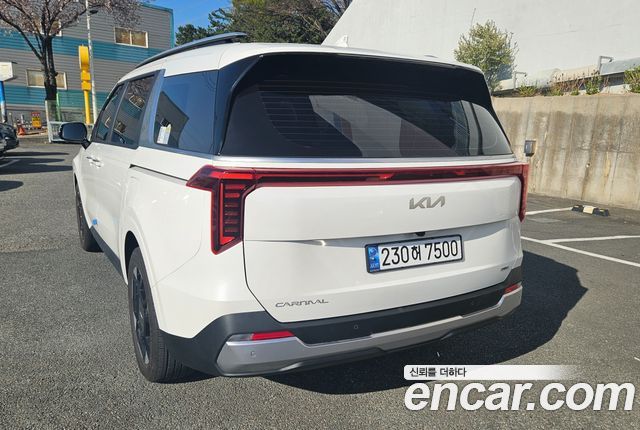 Kia Carnival HEV 9 seater Prestige — пробег 17 800 км — фото 1 из 5