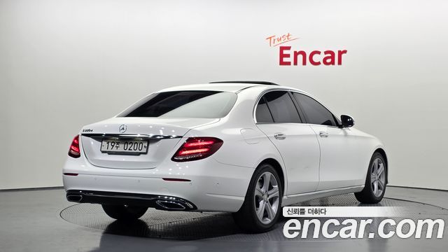 Mercedes-Benz E-Class из Кореи Encar