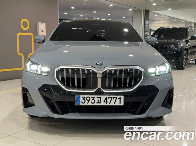 BMW 5-Series 520i M Sport — пробег 3 100 км — фото 3 из 5