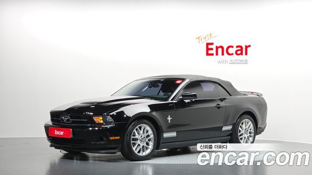 Ford Mustang Convertible — пробег 64 847 км — фото 1 из 5