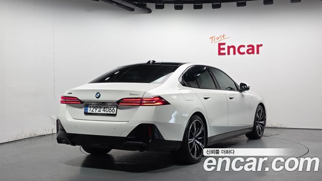 BMW 5-Series 530i xDrive M Sport — пробег 14 569 км — фото 2 из 5