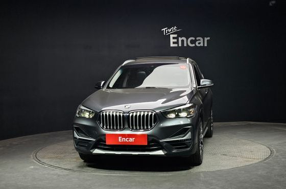 BMW X1 xDrive 20i xLine — пробег 72 447 км — фото 3 из 5