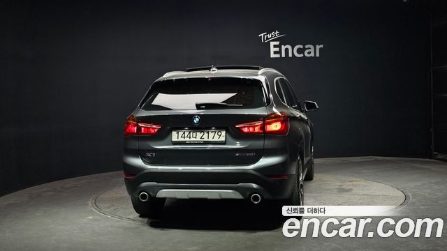 BMW X1 xDrive 20i xLine — пробег 72 447 км — фото 4 из 5