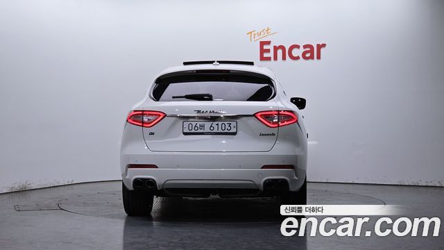 Maserati Levante из Кореи Encar