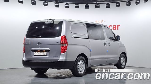Hyundai Starex Van 5-Seater Style — пробег 52 277 км — фото 2 из 5