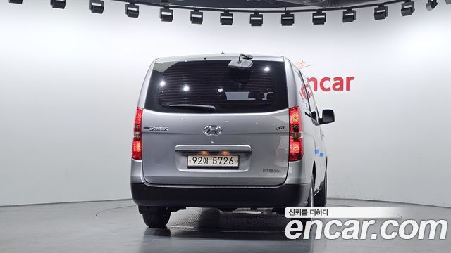 Hyundai Starex Van 5-Seater Style — пробег 52 277 км — фото 4 из 5