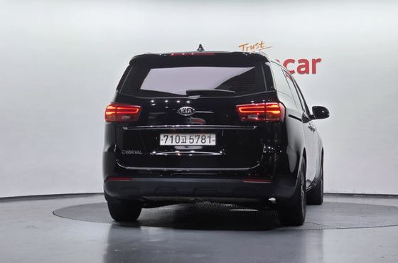 Kia Carnival Gasoline 11-Seater Prestige — пробег 105 429 км — фото 4 из 5