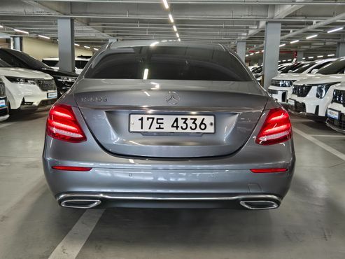 Mercedes-Benz E-Class E220d Avantgarde — пробег 69 068 км — фото 4 из 5