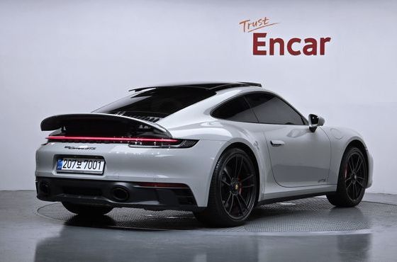 Porsche 911 Carrera GTS — пробег 11 776 км — фото 2 из 5