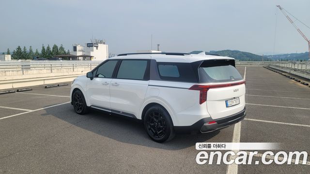 Kia Carnival 9-Seater Gravity — пробег 15 372 км — фото 2 из 5