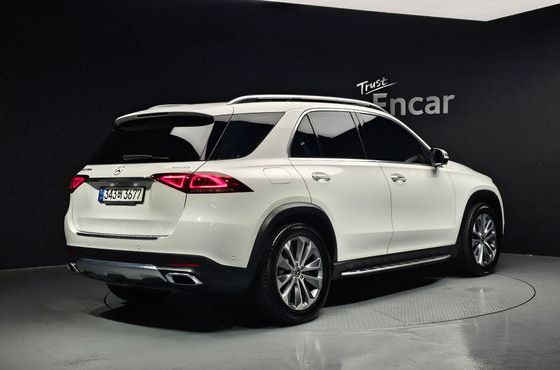 Mercedes-Benz GLE-Class GLE300d 4MATIC — пробег 56 215 км — фото 2 из 5