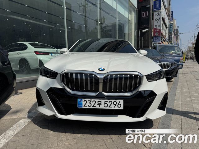 BMW 5-Series 520i M Sport — пробег 1 000 км — фото 1 из 5