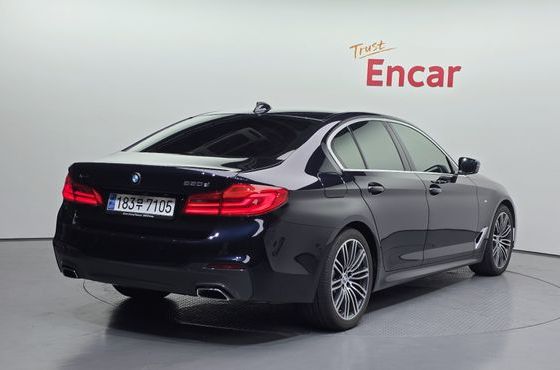 BMW 5-Series 520d xDrive M Sport Package Plus — пробег 45 279 км — фото 2 из 5