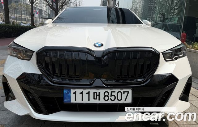 BMW 5-Series 520i M Sport — пробег 1 100 км — фото 1 из 5