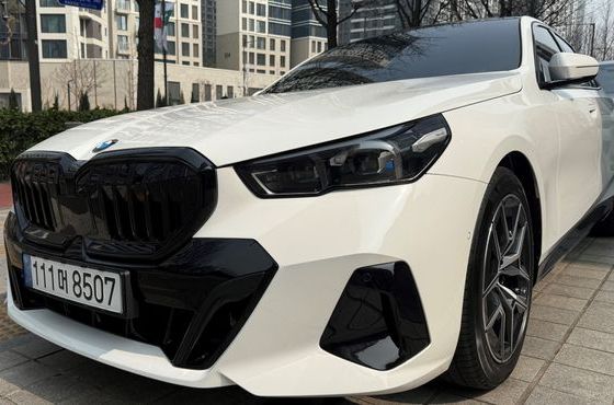 BMW 5-Series 520i M Sport — пробег 1 100 км — фото 5 из 5
