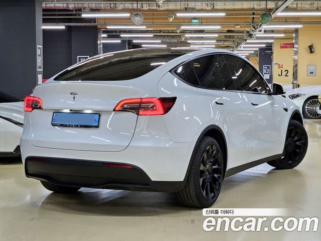 Tesla Model Y RWD — пробег 29 823 км — фото 2 из 5