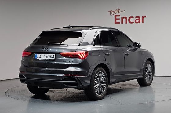 Audi Q3 35 TDI Premium — пробег 18 001 км — фото 2 из 5